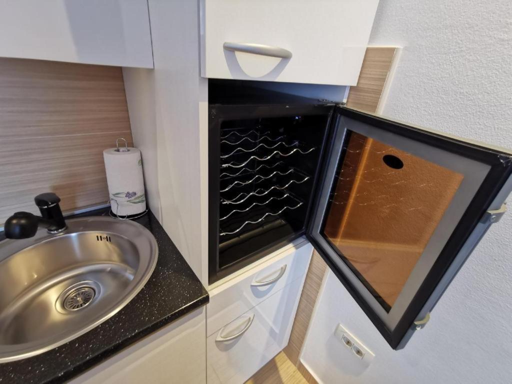 Fiore Self Check-In Осиек Экстерьер фото